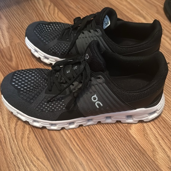 On Running Men's Black and White Athletic Shoes - Picture 3 of 5